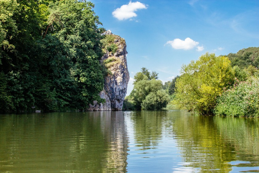 Auf diesem Felsen steht das König-Konrad Denkmal Villmar. Rafael und Thomas gönnten sich hier ein letztes Bad in der Lahn.