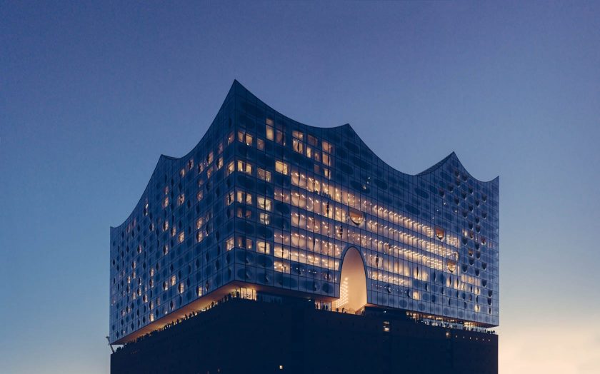 Elbphilharmonie Hamburg in einer schönen Abendstimmung